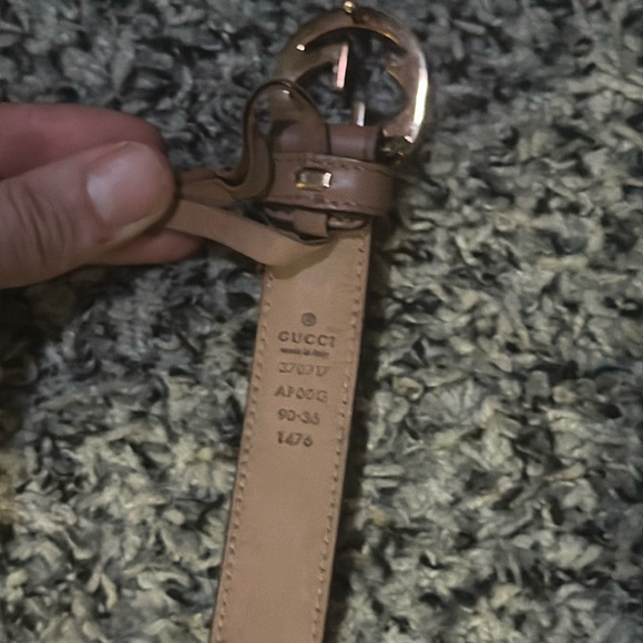Woman’s Tan Gucci leather belt. In good condition, some scratching on buckle. - Picture 3 of 3